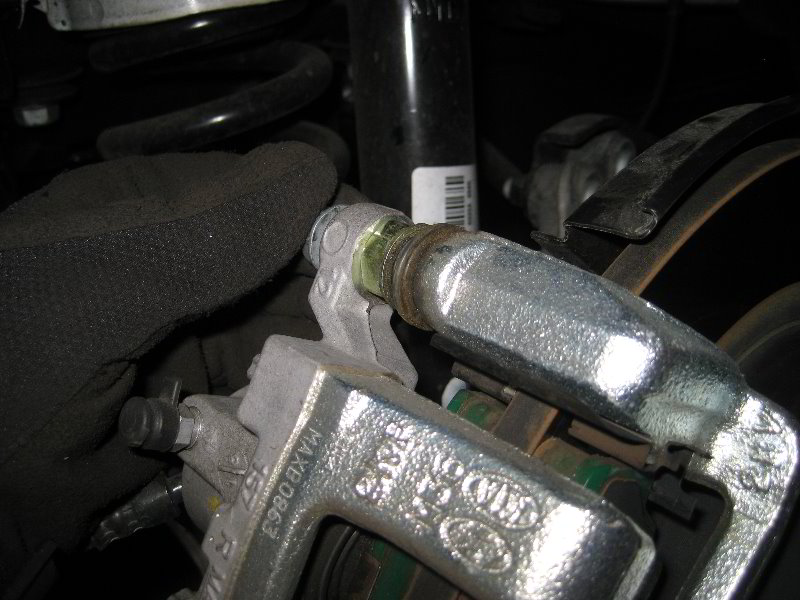 Kia-Optima-Rear-Disc-Brake-Pads-Replacement-Guide-027