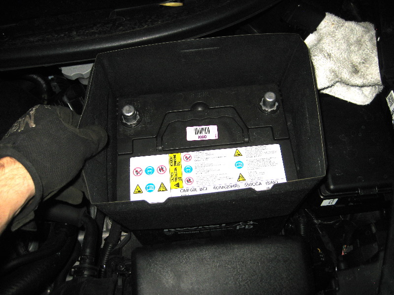 Kia-Rio-12V-Car-Battery-Replacement-Guide-010