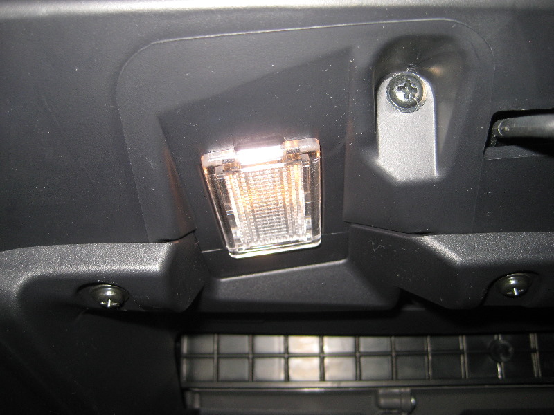 Kia-Rio-Glove-Box-Light-Bulb-Replacement-Guide-002