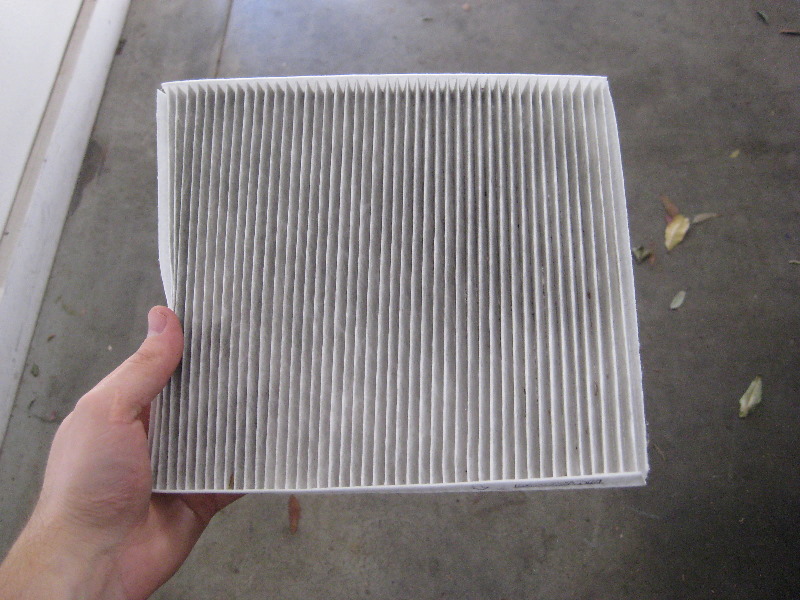 Kia-Rio-Cabin-Air-Filter-Replacement-Guide-010