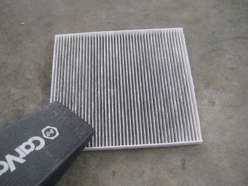 Kia-Rio-Cabin-Air-Filter-Replacement-Guide-011