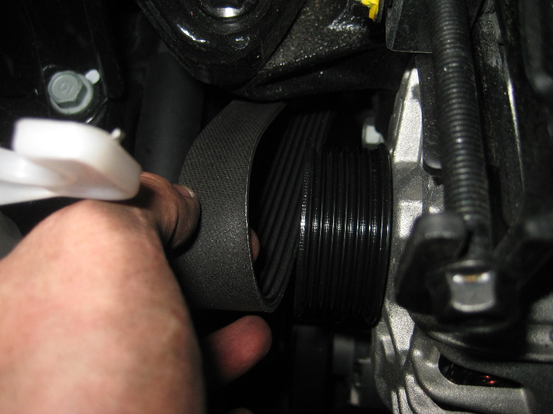 Kia-Rio-Serpentine-Accessory-Belt-Replacement-Guide-017