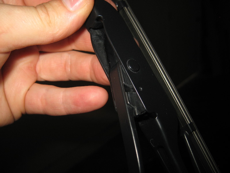 thumbnail image 2 of Iguana 26" & 16" Front Wiper Blades Set For Kia Rio 2012-2018 - Hook Type 2 of 5