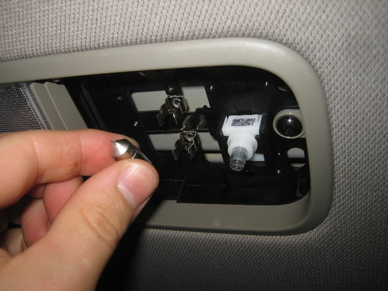 Kia-Sedona-Dome-Light-Bulbs-Replacement-Guide-005