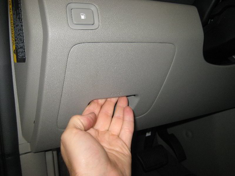 Kia-Sedona-Electrical-Fuses-Replacement-Guide-010