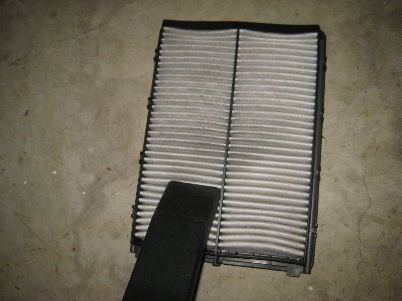 Kia-Sedona-Engine-Air-Filter-Replacement-Guide-009