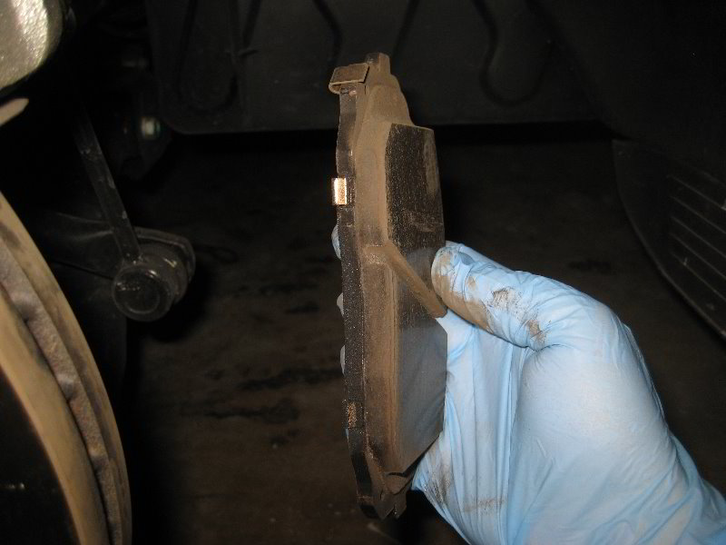 Kia-Sedona-Front-Brake-Pads-Replacement-Guide-018