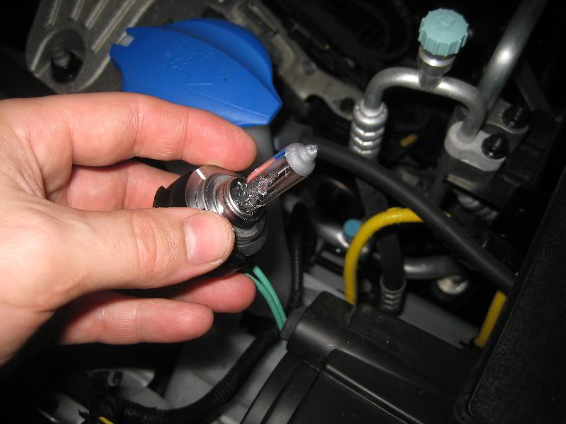Kia-Sedona-Headlight-Bulbs-Replacement-Guide-017
