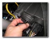 Kia-Sedona-Headlight-Bulbs-Replacement-Guide-020