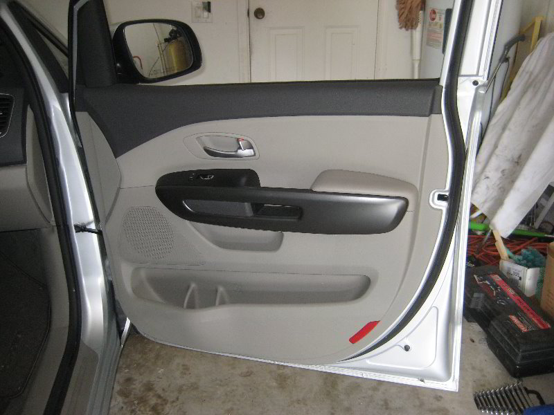 Kia-Sedona-Interior-Door-Panel-Removal-Guide-001