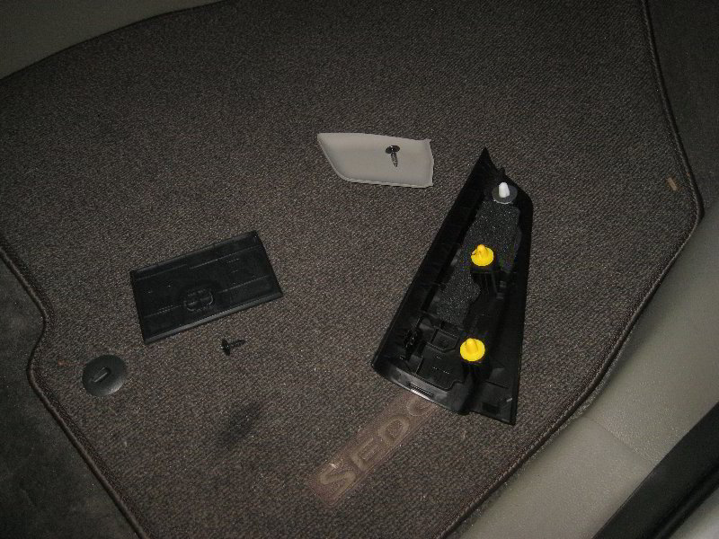 Kia-Sedona-Interior-Door-Panel-Removal-Guide-011