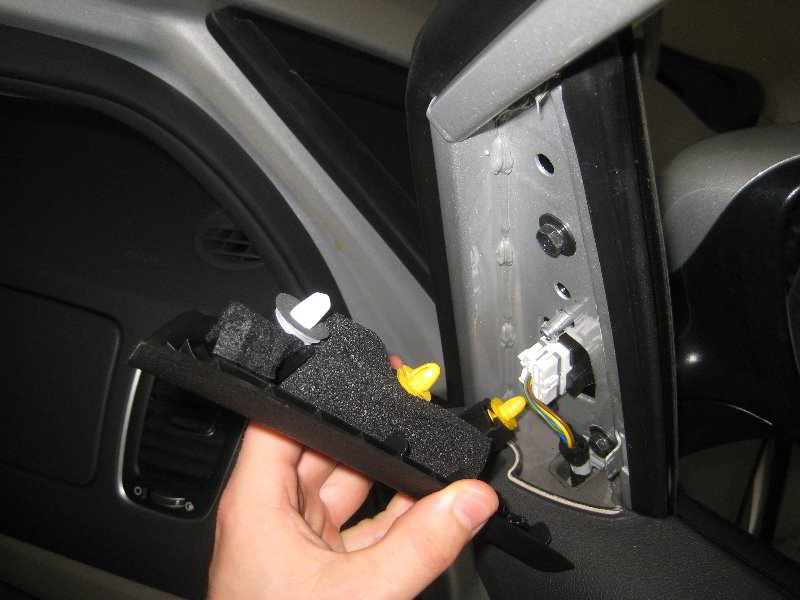 Kia-Sedona-Interior-Door-Panel-Removal-Guide-037