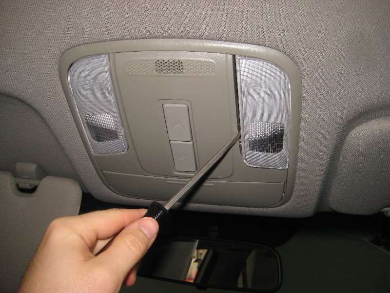 Kia-Sedona-Map-Light-Bulbs-Replacement-Guide-002