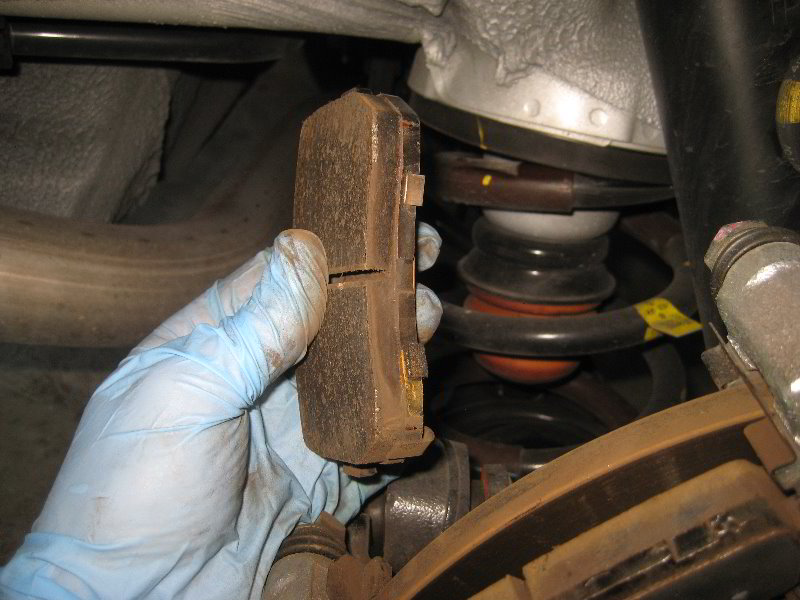 Kia-Sedona-Rear-Brake-Pads-Replacement-Guide-017