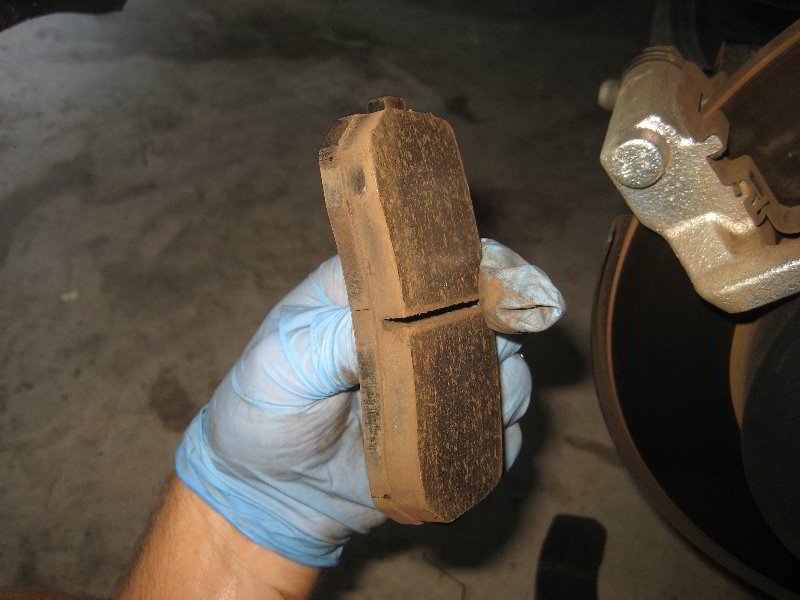 Kia-Sedona-Rear-Brake-Pads-Replacement-Guide-018
