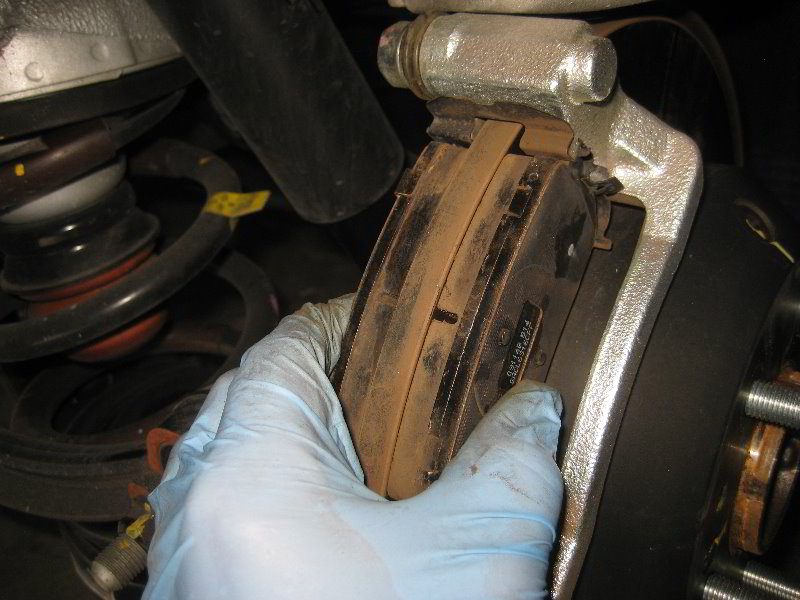 Kia-Sedona-Rear-Brake-Pads-Replacement-Guide-028