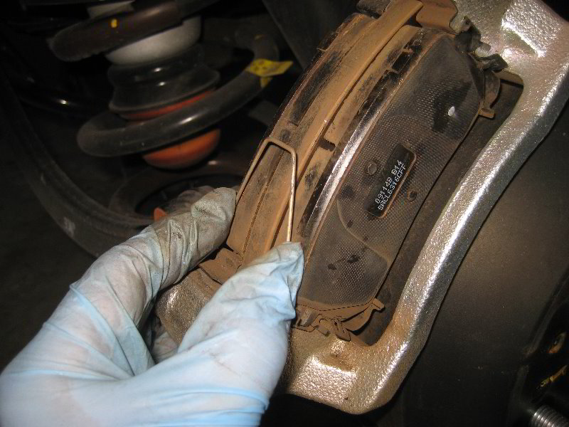 Kia-Sedona-Rear-Brake-Pads-Replacement-Guide-029