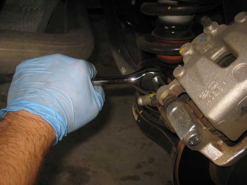 Kia-Sedona-Rear-Brake-Pads-Replacement-Guide-034