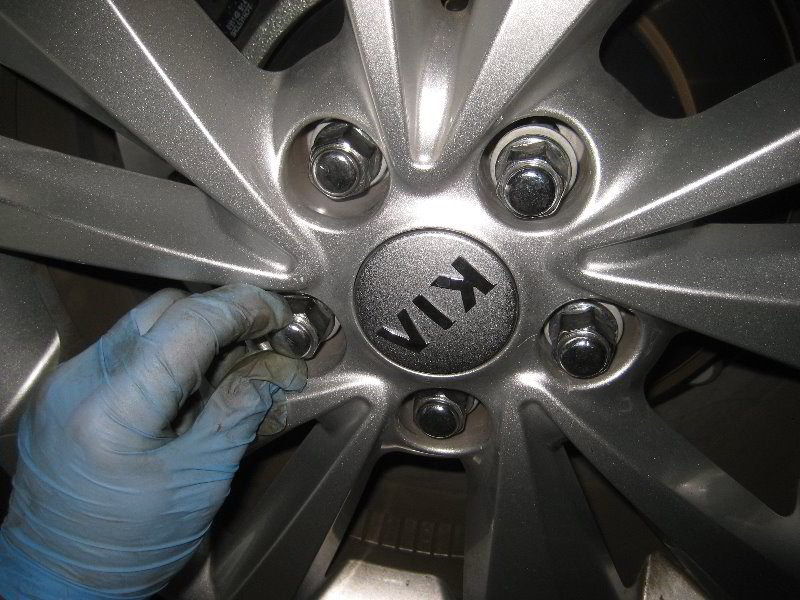 Kia-Sedona-Rear-Brake-Pads-Replacement-Guide-039