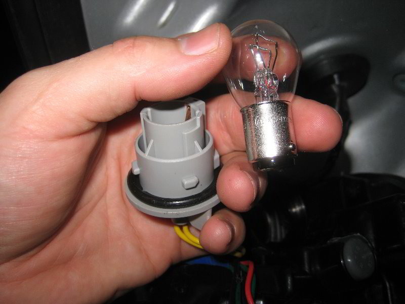 Kia-Sedona-Tail-Light-Bulbs-Replacement-Guide-016