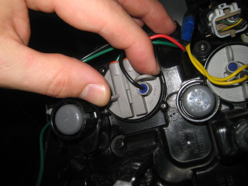 Kia-Sedona-Tail-Light-Bulbs-Replacement-Guide-023