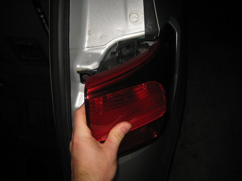 Kia-Sedona-Tail-Light-Bulbs-Replacement-Guide-030