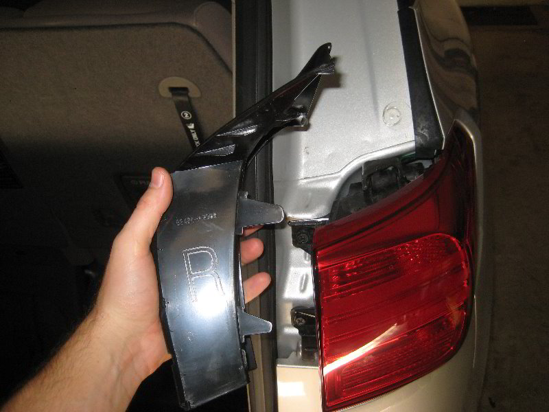 Kia-Sedona-Tail-Light-Bulbs-Replacement-Guide-033