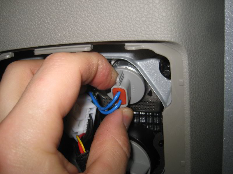 Kia-Sedona-Tail-Light-Bulbs-Replacement-Guide-043