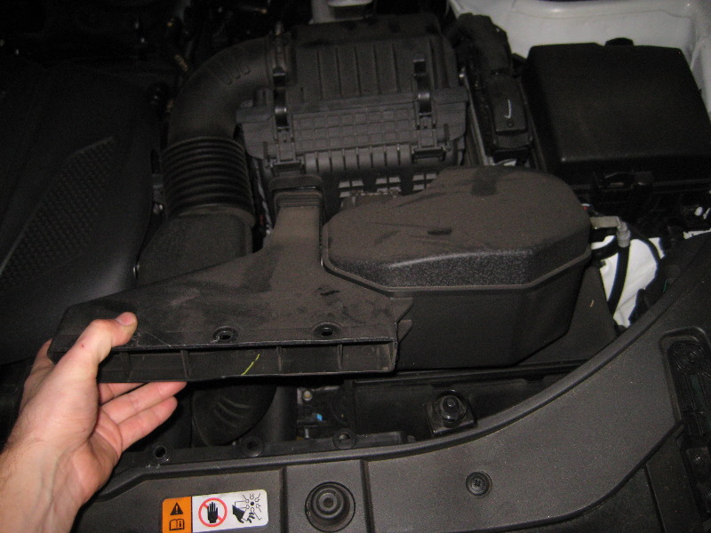 Kia-Sorento-12V-Automotive-Battery-Replacement-Guide-005