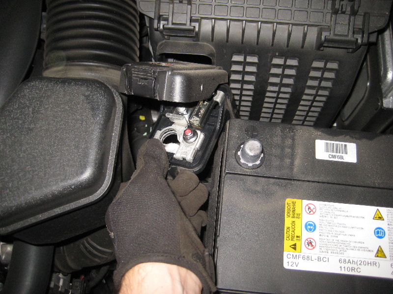 KiaSorento12VAutomotiveBatteryReplacementGuide012