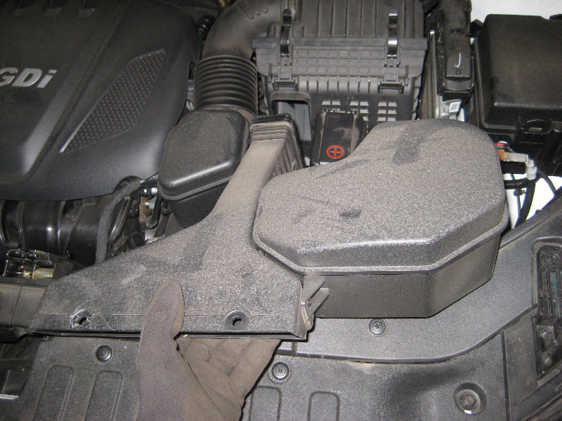 Kia-Sorento-12V-Automotive-Battery-Replacement-Guide-029