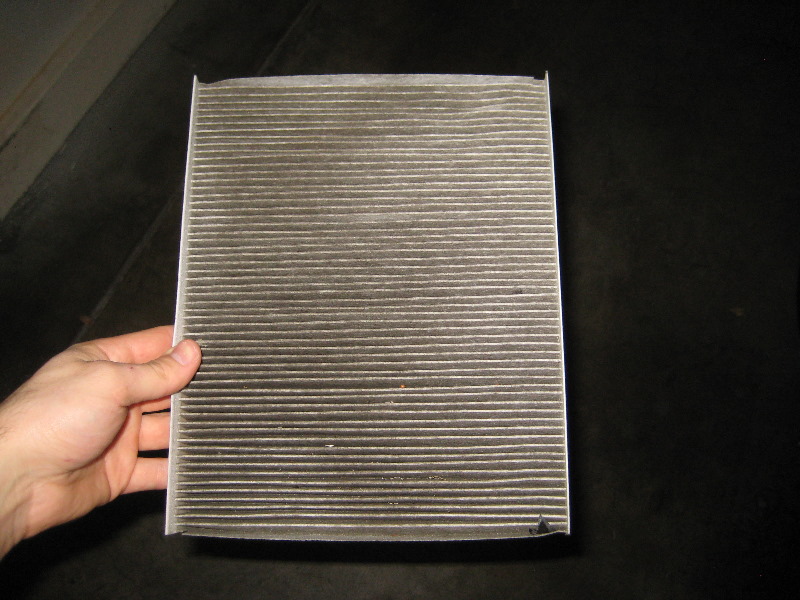 Kia-Sorento-AC-Cabin-Air-Filter-Replacement-Guide-018