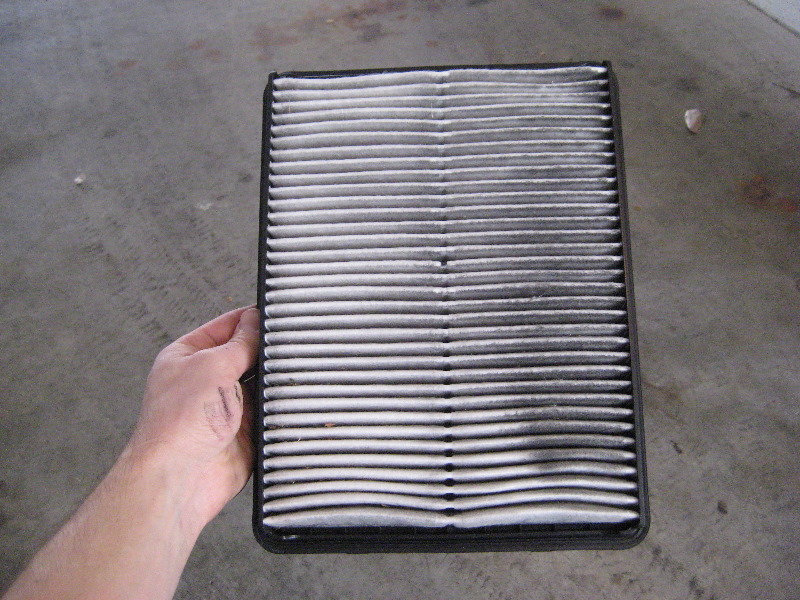 Kia-Sorento-Theta-II-Engine-Air-Filter-Replacement-Guide-008