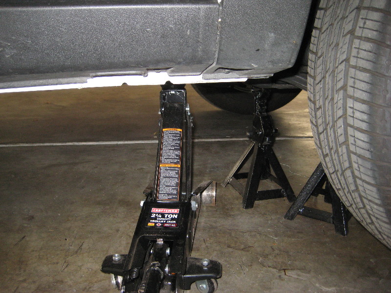 Kia-Sorento-Front-Brake-Pads-Replacement-Guide-003