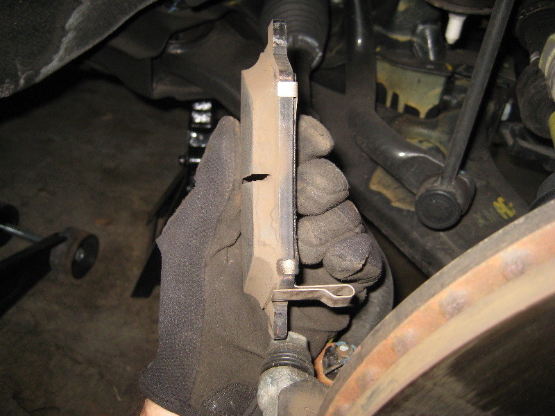 Kia-Sorento-Front-Brake-Pads-Replacement-Guide-015