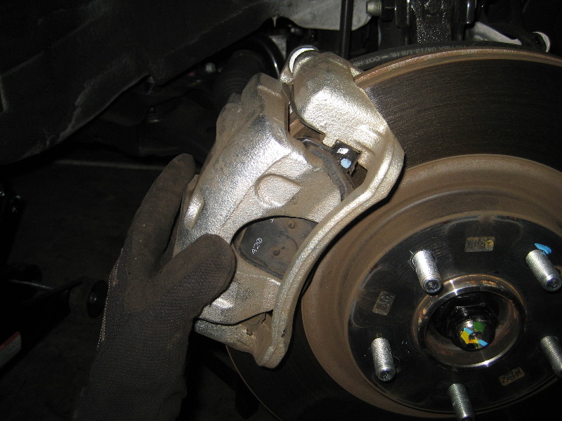 Kia-Sorento-Front-Brake-Pads-Replacement-Guide-026