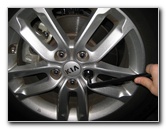 Kia-Sorento-Front-Brake-Pads-Replacement-Guide-034
