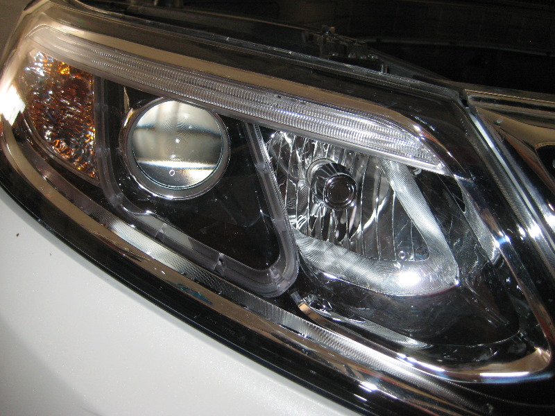 Kia-Sorento-Headlight-Bulbs-Replacement-Guide-002