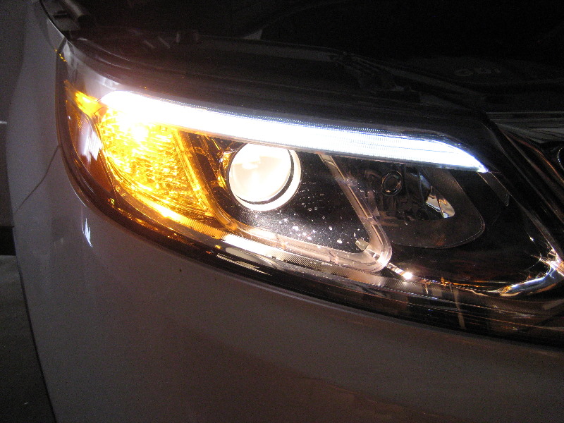 Kia-Sorento-Headlight-Bulbs-Replacement-Guide-026