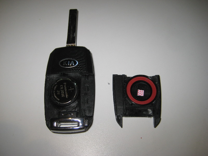 Kia-Sorento-Key-Fob-Battery-Replacement-Guide-006