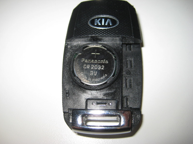 Kia-Sorento-Key-Fob-Battery-Replacement-Guide-011