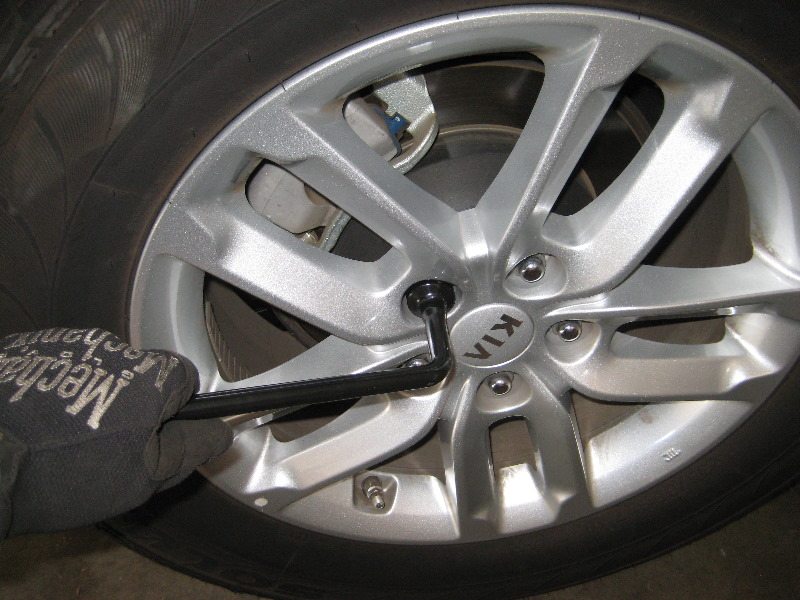 Kia-Sorento-Rear-Disc-Brake-Pads-Replacement-Guide-002