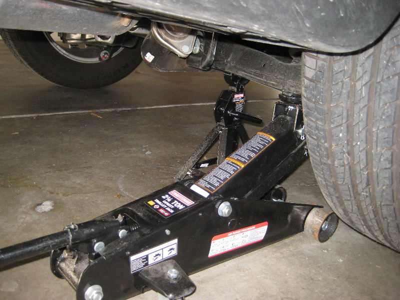 Kia-Sorento-Rear-Disc-Brake-Pads-Replacement-Guide-003