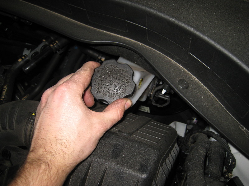 Kia-Sorento-Rear-Disc-Brake-Pads-Replacement-Guide-023