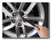 Kia-Sorento-Rear-Disc-Brake-Pads-Replacement-Guide-036