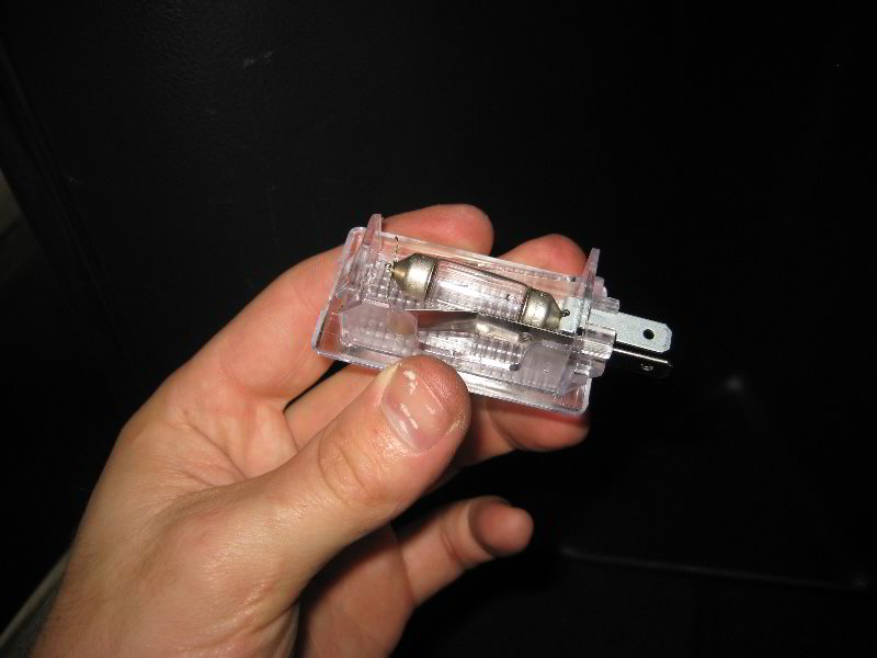 Kia-Soul-Cargo-Area-Light-Bulb-Replacement-Guide-005