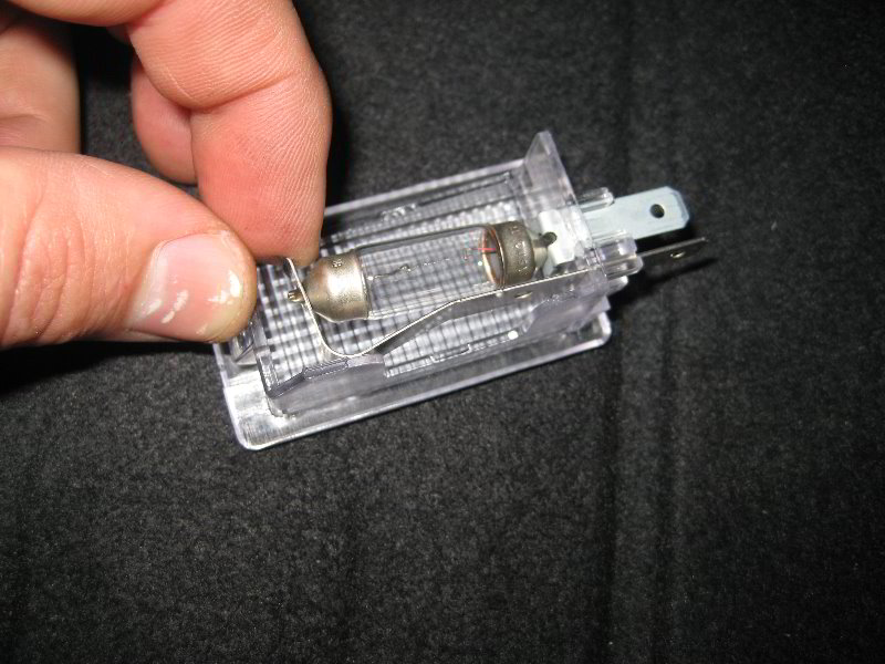 Kia-Soul-Cargo-Area-Light-Bulb-Replacement-Guide-007