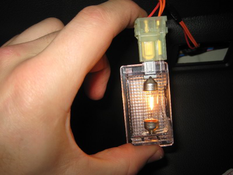 Kia-Soul-Cargo-Area-Light-Bulb-Replacement-Guide-010