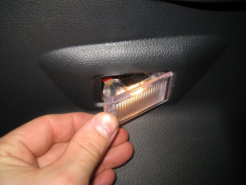 Kia-Soul-Cargo-Area-Light-Bulb-Replacement-Guide-011