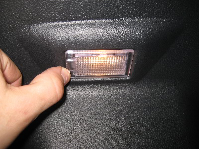 Kia-Soul-Cargo-Area-Light-Bulb-Replacement-Guide-012